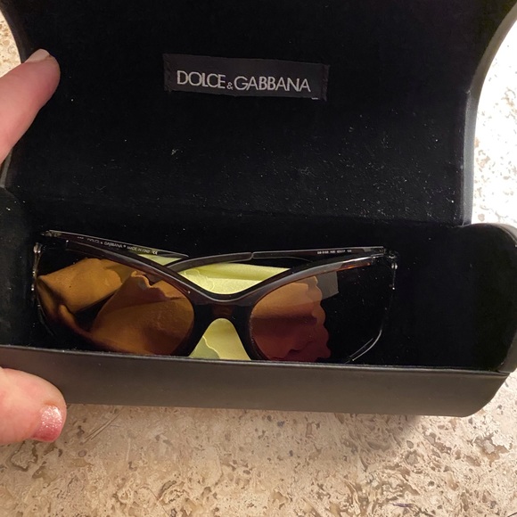 DOLCE & GABANNA SUN GLASSES never used with case - Picture 2 of 8